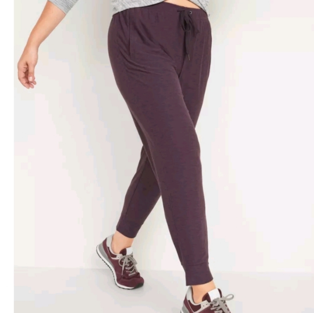 OLD NAVY Mid Rise BREATHE ON Jogger Pants